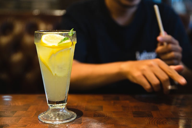 Craft lemonade with fresh lemon slices